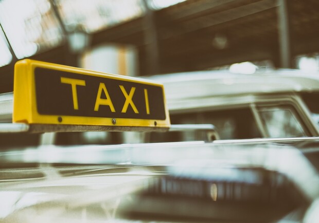 АМКУ все-таки займется службами такси, в связи с резким повышением цен в начале локдауна. Фото: pixabay.