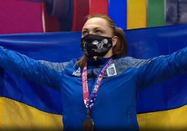 Украинка Алина Марущак выиграла "золото" на Чемпионате Европы по тяжелой атлетике. Фото: zaxid.net