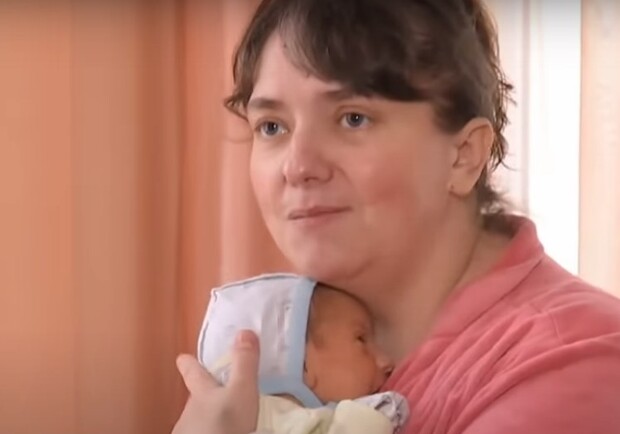 Вытащили с того света: в Киеве спасли мать 14 детей с 90% поражения легких. Фото: ТСН.