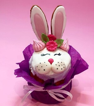 С ушками и королевским манго: 10 необычных пасок, которые можно купить в Днепре