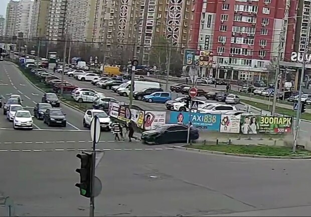 В ДТП на Днепровской набережной едва не пострадали пешеходы. Фото: Патрульная полиция Киева.