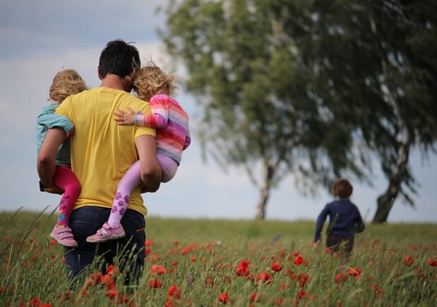В Украине отцам разрешат брать отпуск по уходу за ребенком. Фото: unsplash