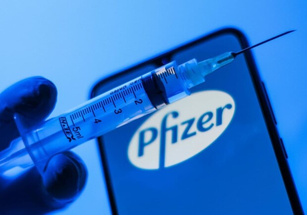 Минздрав запретил прививать вакциной Pfizer лидеров мнений и политиков