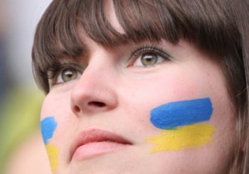 Киевские красавицы решили податься в волонтеры. Фото с сайта www.ukraine2012.gov.ua.