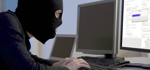 Копировали известные сайты и крали деньги: в Запорожье задержали двух хакеров из Днепра