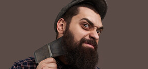 Искал обидчика жены: в Мариуполе мужчина разнес супермаркет топором