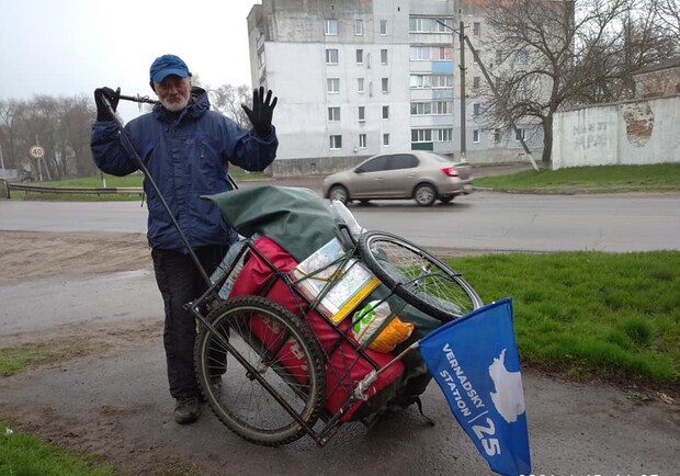 Легендарный путешественник пешком дошел из Днепра в Киев и обратно. Фото: Facebook Сергей Гордиенко
