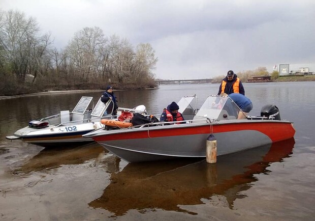 В Днепровском районе в реке обнаружили тело женщины. Фото: пресс-служба ГУ ГСЧС