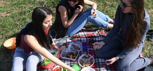 Майские праздники: как в Одессе будут работать больницы, центры админуслуг и банки