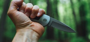 Вылез через окно на этаж выше: новые подробности убийства семьи на Харьковском