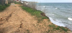 Опасное место: на одесском побережье снова обвалился склон