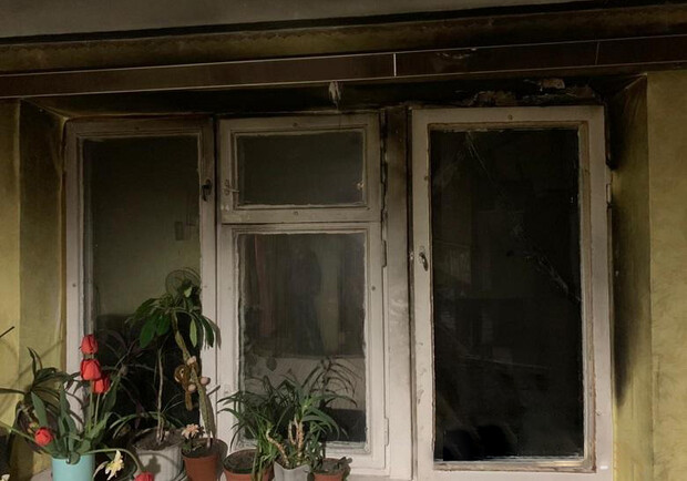 На нивках пьяный мужчина поджог свой балкон из-за ссоры с женой. Фото: пресс-служба полиции Киева