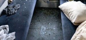 Халк на минималках: пассажир устроил погром в купе поезда 