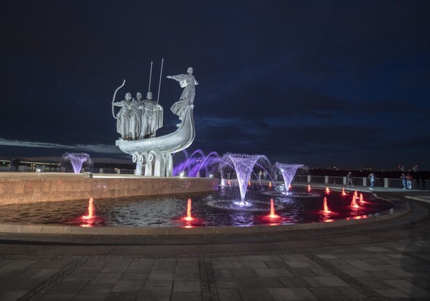 Обновленный фонтан в Наводницокм парке был открыт. Фото: КГГА.