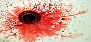 Опасный интим: в Киеве в пиццерии девушка чуть не откусила мужчине половой орган