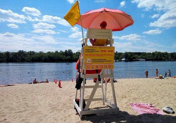 Киевские пляжи готовят к летнему сезону. Фото: Наш Киев