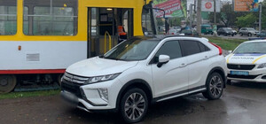 В Одессе Mitsubishi остановил движение трамваев: авто эвакуировали 