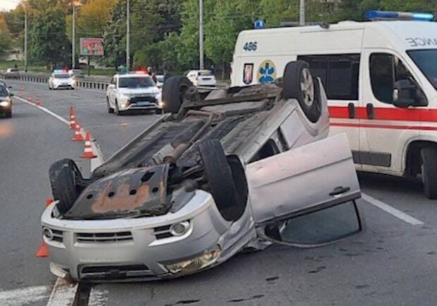 На Шулявке произошло пьяное ДТП. Фото: Патрульная полиция Киева. 