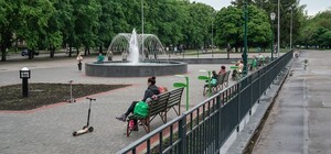 Фонтан, светильники, цветники: на ХТЗ реконструировали зону отдыха
