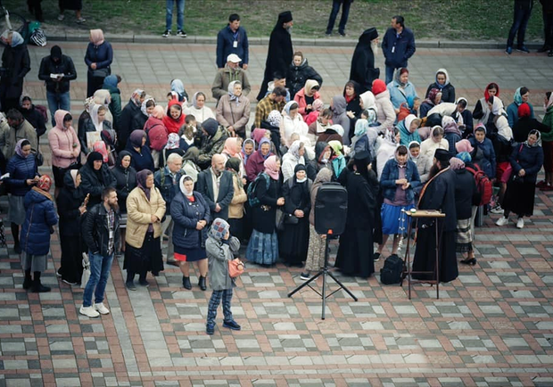 Священнослужители устроили митинг против ID-паспортов. Фото: Ян Доброносов 