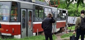 Пострадала пассажирка: на Салтовке трамвай протаранил столб
