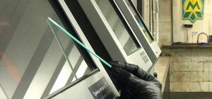 Ходи с антисептиком: какие бактерии живут в киевском метро