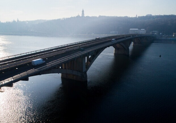 На мосту Метро снова искали бомбу. Фото: Информатор.