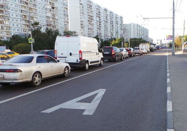 На Лесном массиве обустроили полосу для общественного транспорта. Фото: Наш Киев