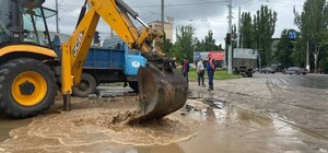 На Черемушках произошла коммунальная авария: трамваи временно не ходят