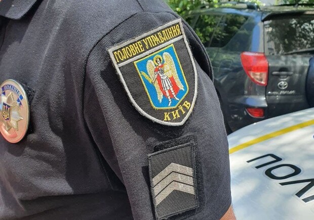 В Киеве задержали мужчину, который нарядился в форму полиции. Фото: Полиция Киева