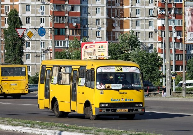 Действительно ли в Киеве маршрутчик распивал за рулем пиво. Фото: КиевВласть