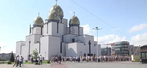 До Львова привезли мощі святого Івана Павла ІІ: утворилася велика черга