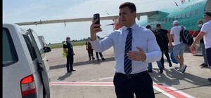 Блогер на минималках: в Киеве из-за Тищенко, снимавшего видео, задержали вылет самолета