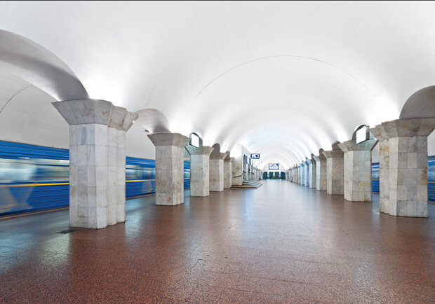 На станции метро "Майдан Независимости" мужчина попал под поезд. Фото: livejournal.com