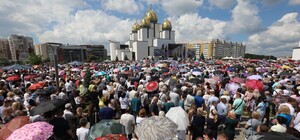 Тисячі львів’ян долучились до спільної молитви на Сихові: фото