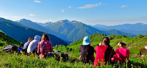 Вместо выпускного: днепровские 11-классники поднялись на Говерлу