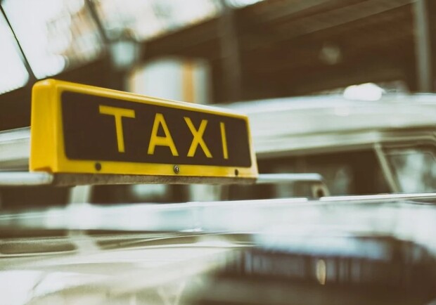 Служба такси Uber повышает тарифы на поездки. Фото: pixabay.