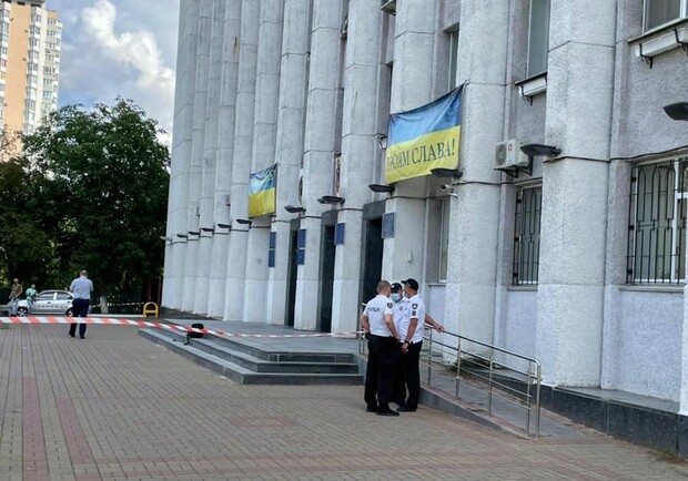 Перестрелка возле горсовета Вышгорода. Фото: Полиция Киевской области