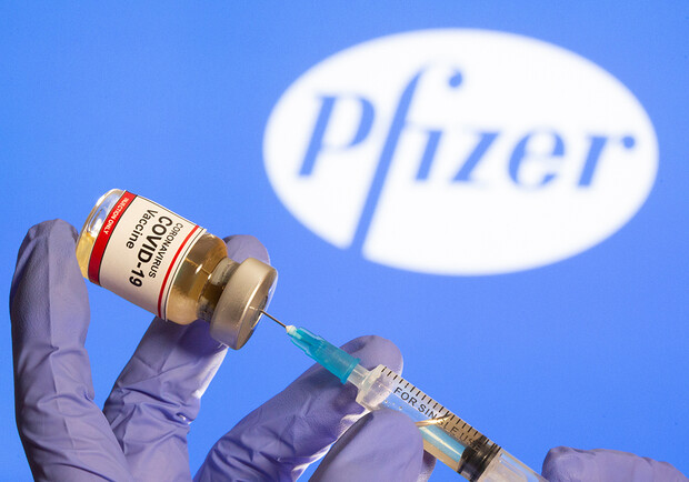 В Киеве частная клиника продавала вакцины Pfizer. Фото: Dado Ruvic/Reuters.