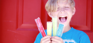 Родители бьют тревогу: в Днепре детям продают мороженое-энергетик