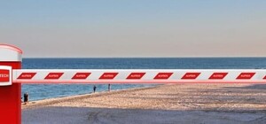 Хочешь заехать – плати: в Примпосаде вновь поставили шлагбаум