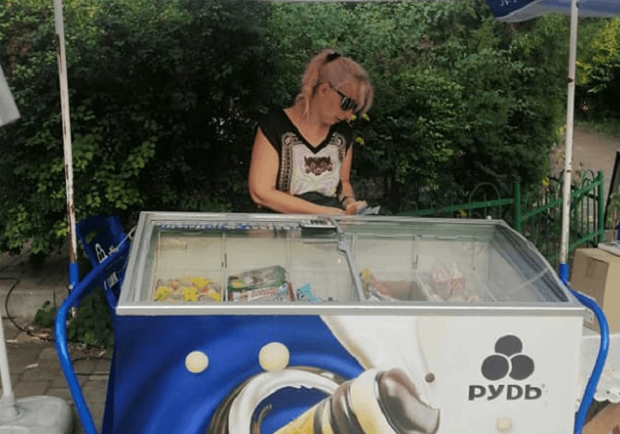 В ботсаду Фомина продавцы мороженного избили покупателя за украинский язык. Фото: Владимир Оливець.