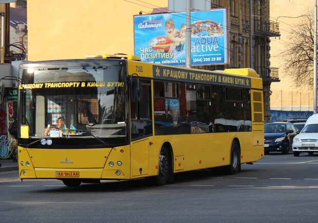 В Киеве водитель автобуса зажал руку ребенка дверью. Фото: Фото: journal.octobus.io.