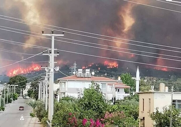 Добрались до курортов: в Турции бушуют масштабные лесные пожары - фото