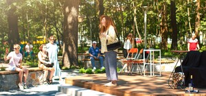 Почти готов: на Святошино появился сквер 