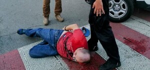 Резня на Контрактовой: пьяный мужчина ударил ножом подростка