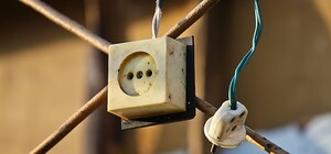 Хотел помолоть зерно: в Одесской области 10-летнего мальчика убило током