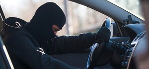 Представился работником СТО: в Днепре неизвестный украл у мужчины авто