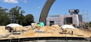 Под Аркой дружбы народов строят 