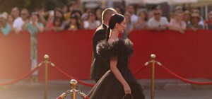 Дорого и богато: подборка самых нелепых образов на открытии ОМКФ-2021